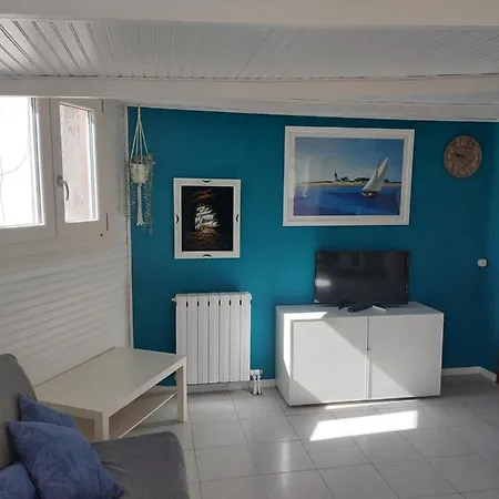 House Boat Statuto Square Center *